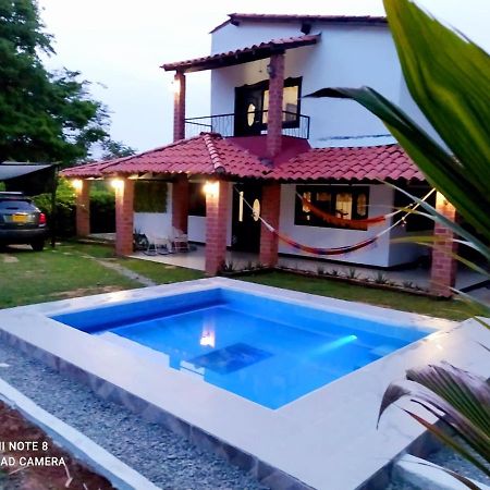 Casa Campo Emaus Caucasia ภายนอก รูปภาพ