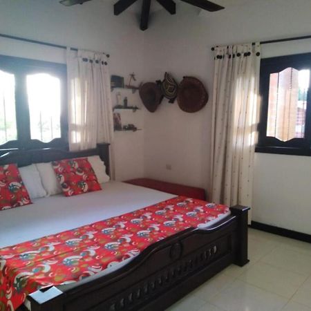Casa Campo Emaus Caucasia ภายนอก รูปภาพ