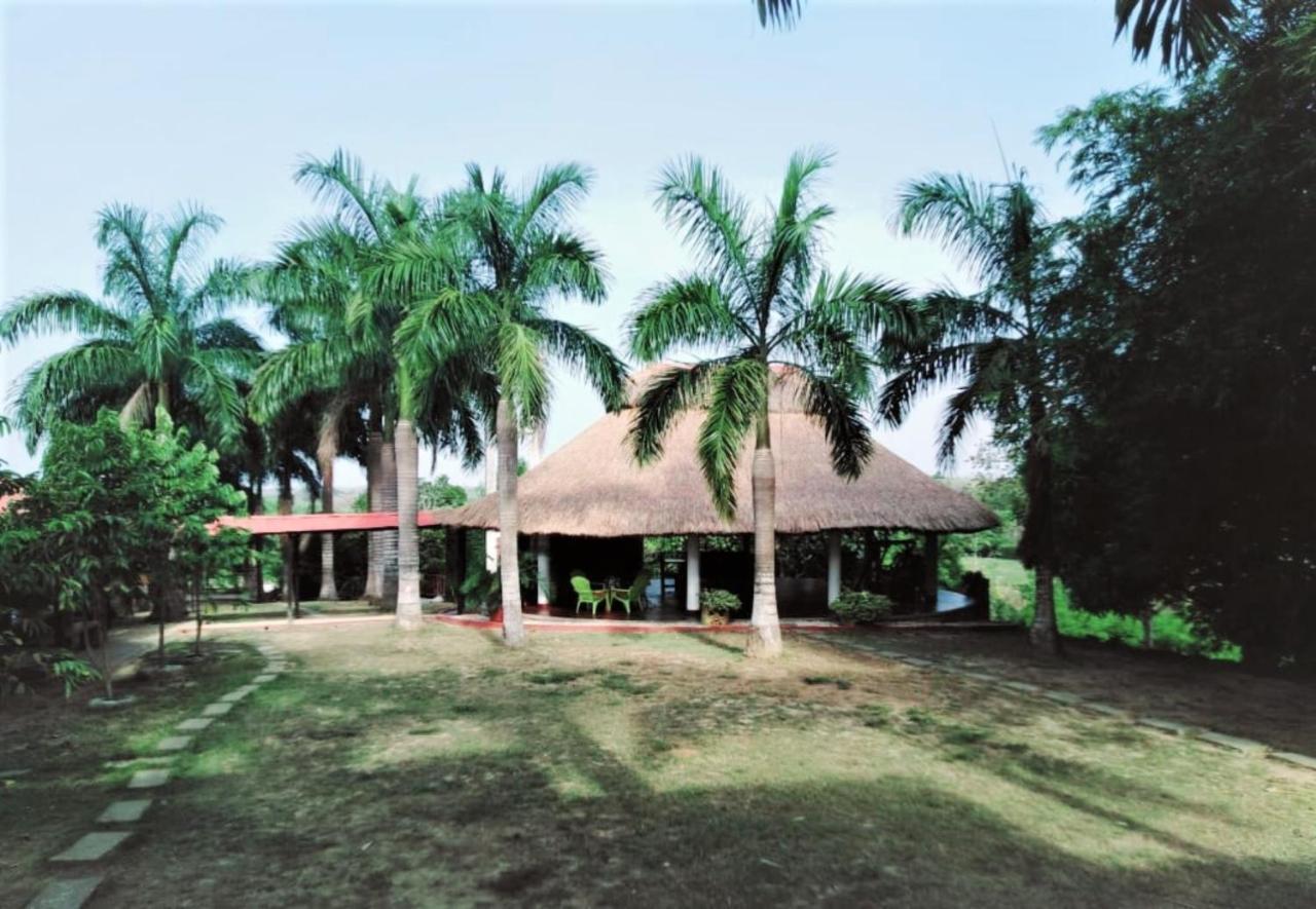 Casa Campo Emaus Caucasia ภายนอก รูปภาพ