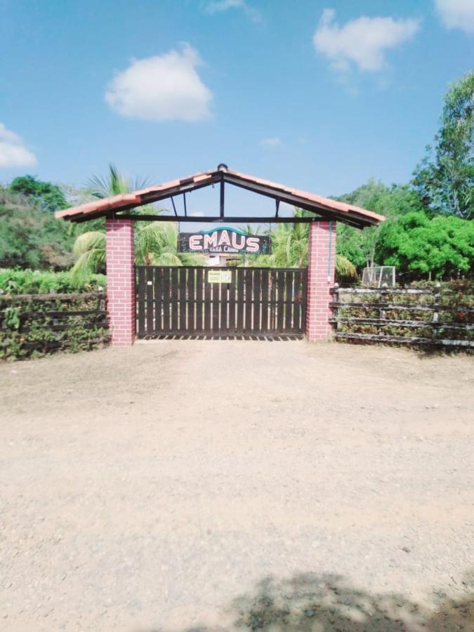 Casa Campo Emaus Caucasia ภายนอก รูปภาพ