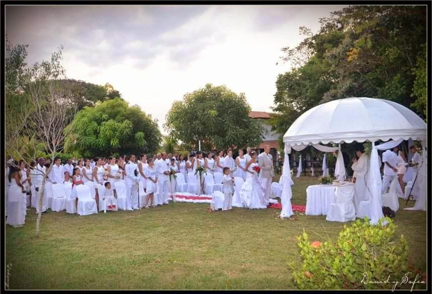 Casa Campo Emaus Caucasia ภายนอก รูปภาพ