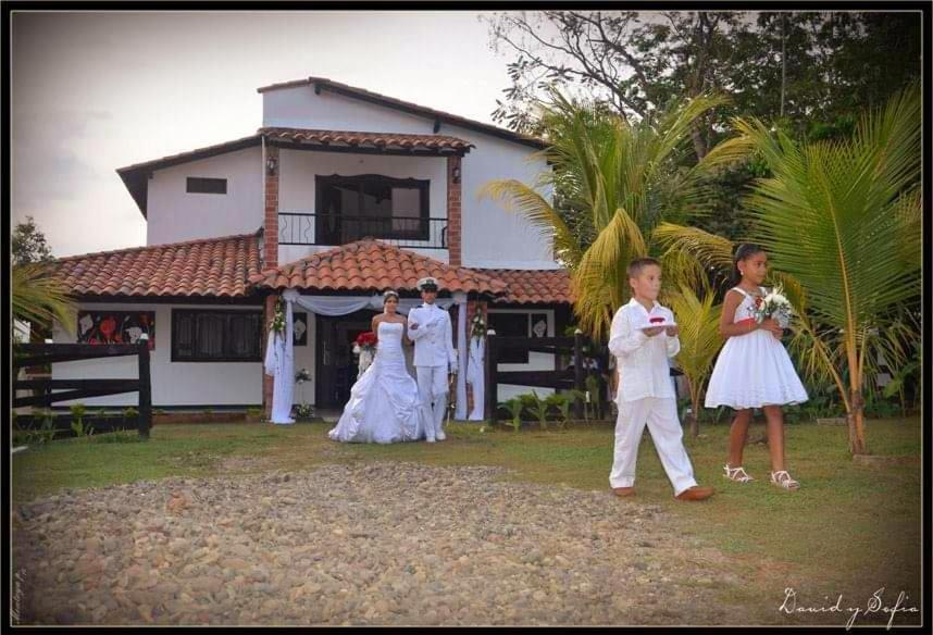 Casa Campo Emaus Caucasia ภายนอก รูปภาพ