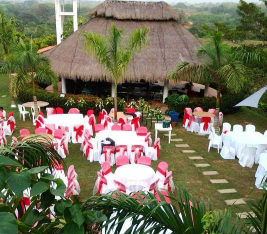 Casa Campo Emaus Caucasia ภายนอก รูปภาพ