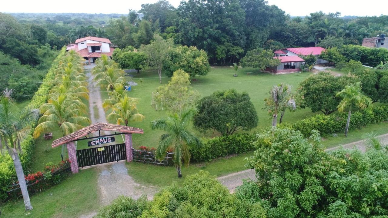 Casa Campo Emaus Caucasia ภายนอก รูปภาพ
