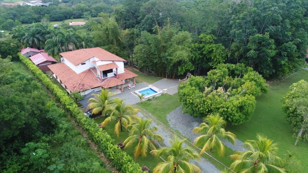 Casa Campo Emaus Caucasia ภายนอก รูปภาพ