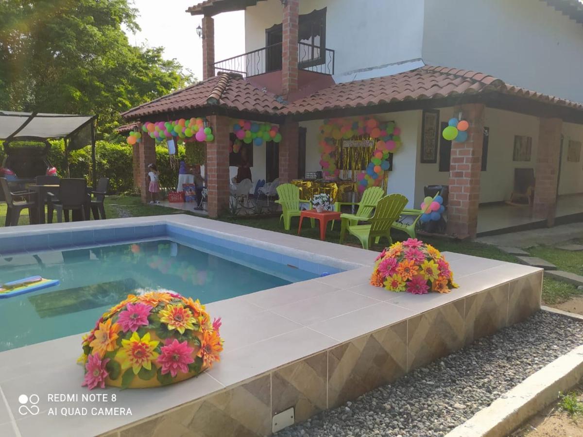 Casa Campo Emaus Caucasia ภายนอก รูปภาพ