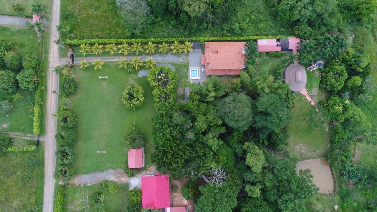 Casa Campo Emaus Caucasia ภายนอก รูปภาพ