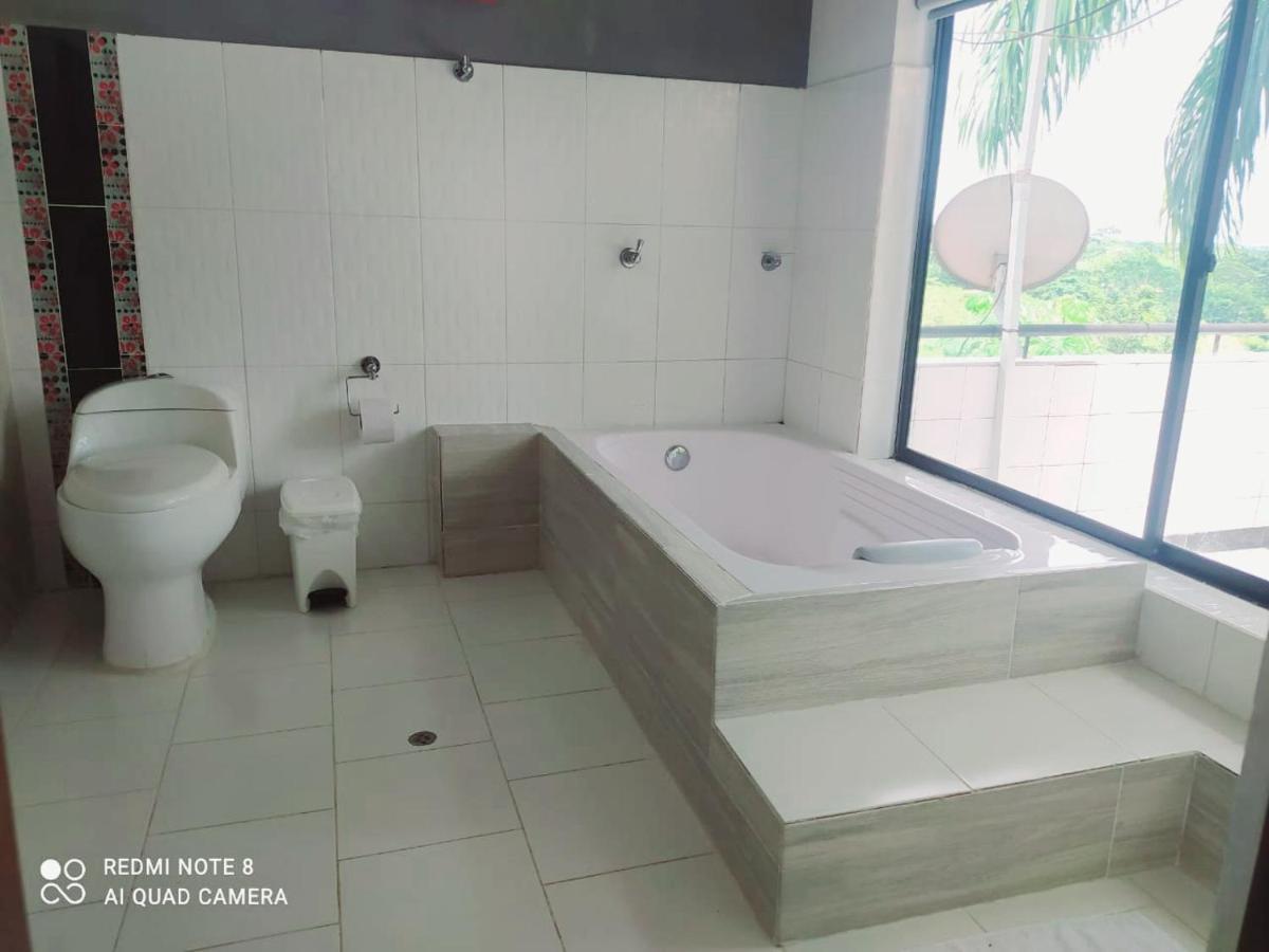 Casa Campo Emaus Caucasia ภายนอก รูปภาพ