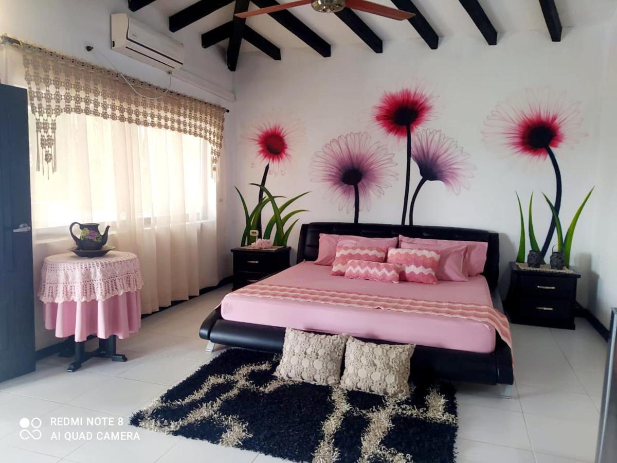 Casa Campo Emaus Caucasia ภายนอก รูปภาพ