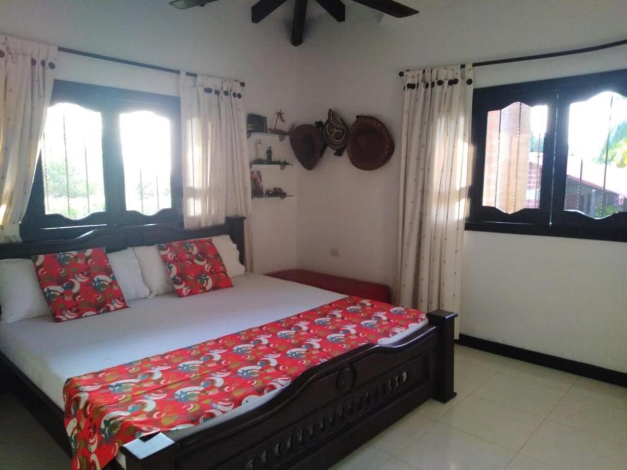 Casa Campo Emaus Caucasia ภายนอก รูปภาพ